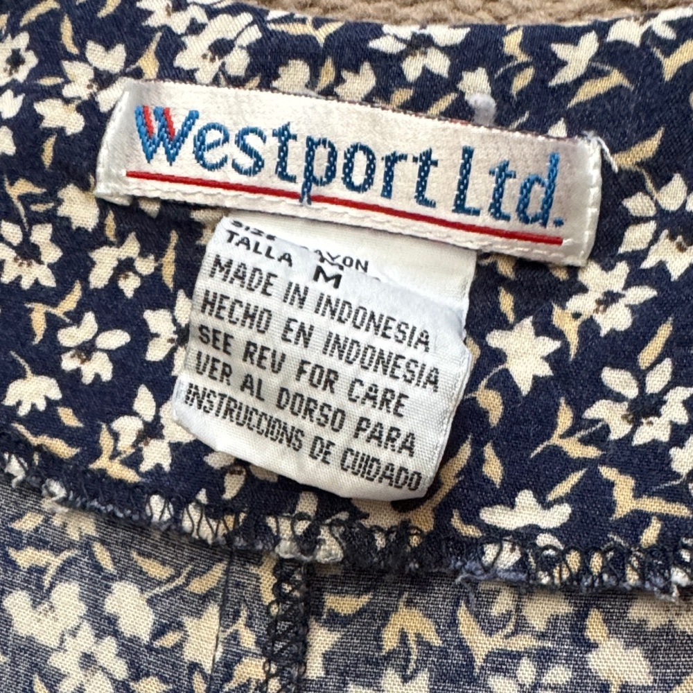Vintage Westport Ltd. Floral Fit & Flowy Romper.. Blue & White Floral. Size M - Picture 2 of 16